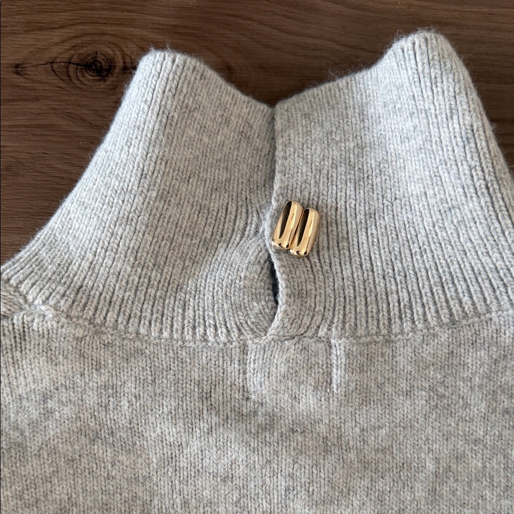 H&M Women's Turtleneck Sweater - Picture 7 of 7
